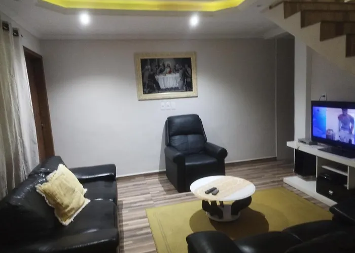 Casa Da Familia Em Aparecida Tv Wi Fi 4 Banheiros A 5 Min Da Basilica