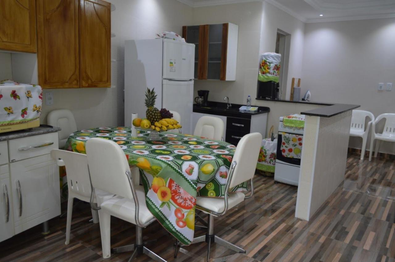 Casa Da Familia Em Aparecida Tv Wi Fi 4 Banheiros A 5 Min Da Basilica Holiday home Aparecida (Sao Paulo)