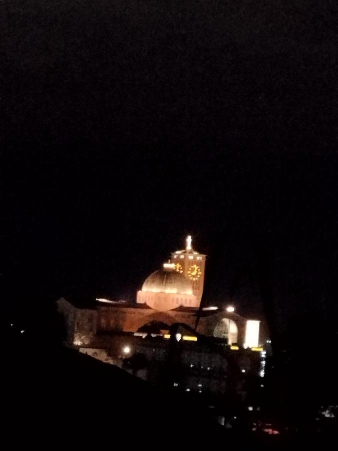 Casa Da Familia Em Aparecida Tv Wi Fi 4 Banheiros A 5 Min Da Basilica