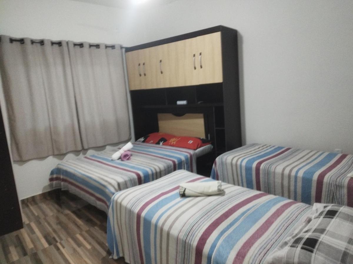 Casa Da Familia Em Aparecida Tv Wi Fi 4 Banheiros A 5 Min Da Basilica Holiday home *